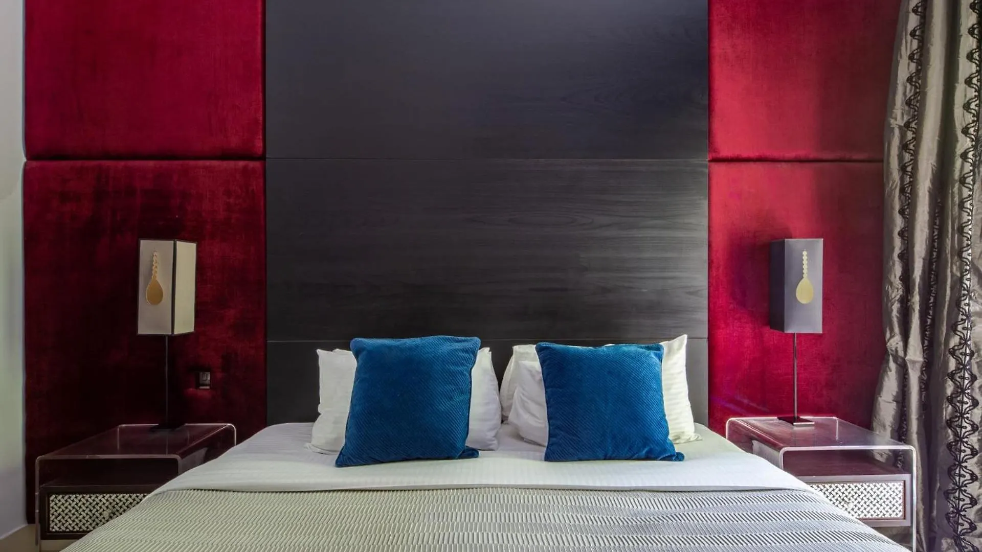 Frank Porter - Reehan 5 Dubai Apartment